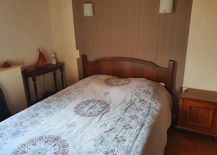 Maison Dans Un Village Calme