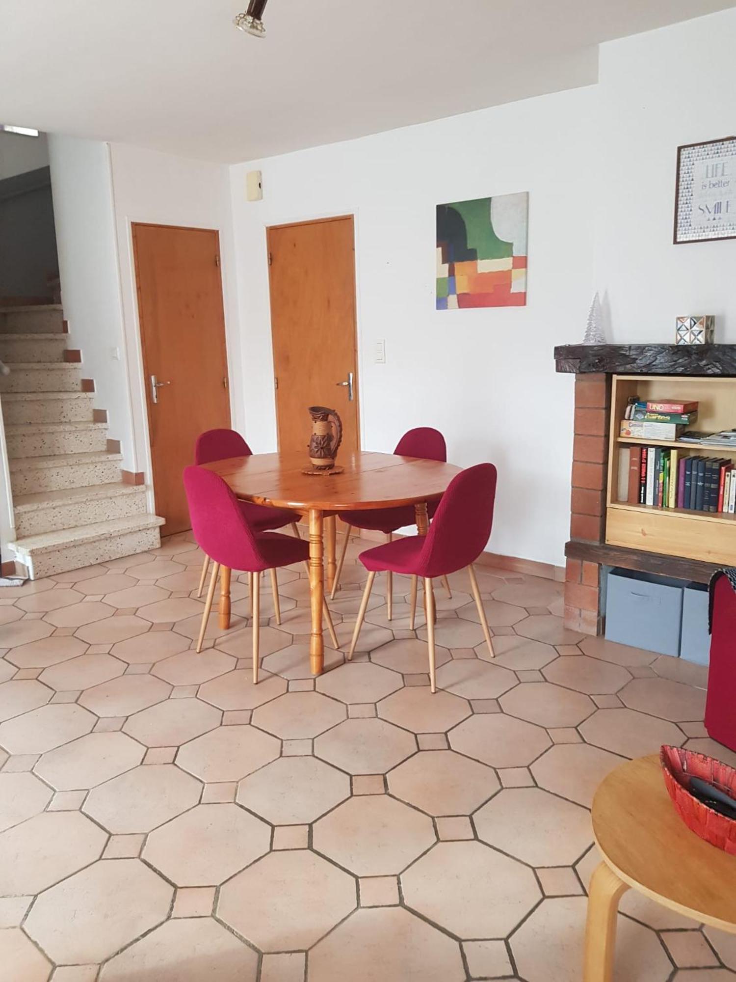 Maison Dans Un Village Calme Ferienhaus